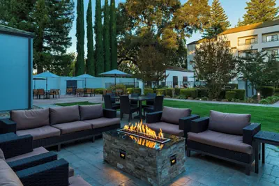 Photo 2 - Courtyard by Marriott Sacramento Airport Natomas