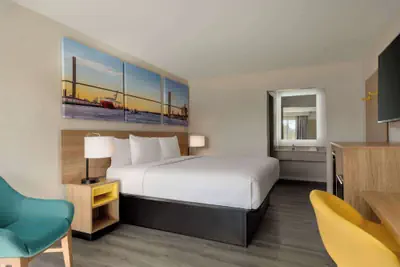 Photo 5 - Days Inn by Wyndham Emporia