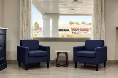 Photo 4 - Days Inn by Wyndham Emporia