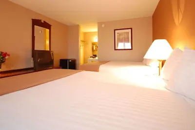 Photo 2 - Magnuson Hotel Red Baron
