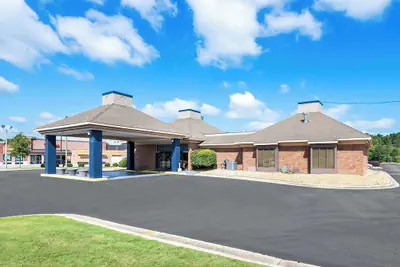 Photo 2 - Quality Inn & Suites Fayetteville I-95