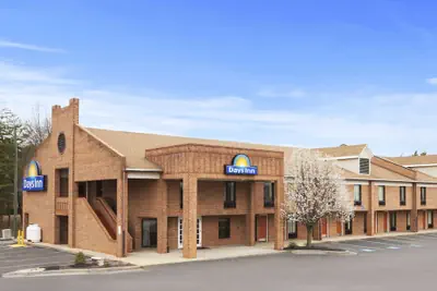 Photo 2 - Days Inn by Wyndham Farmville