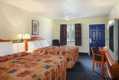 Photo 5 - Days Inn by Wyndham KU Lawrence