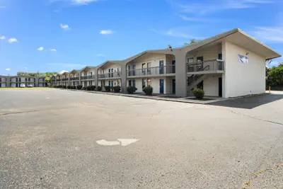Photo 2 - Motel 6 Lexington, KY - Airport
