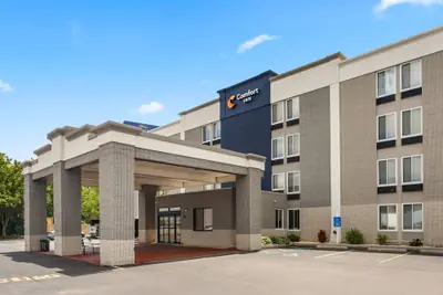Photo 2 - Comfort Inn Dunmore - Scranton East