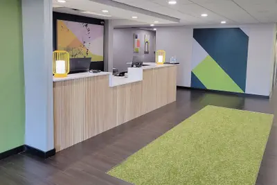Photo 3 - Spark by Hilton Green Bay