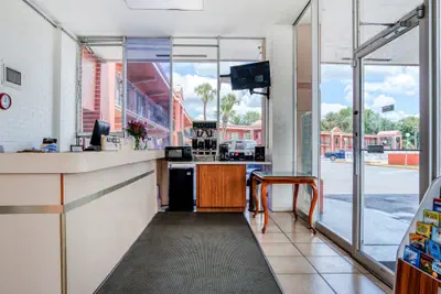 Photo 3 - OYO Hotel Mustang Silverspring FL