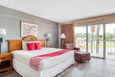 Photo 5 - OYO Hotel Mustang Silverspring FL