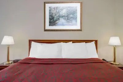 Photo 3 - Express Inn