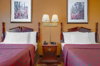 Photo 2 - Express Inn