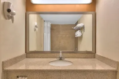 Photo 5 - Express Inn