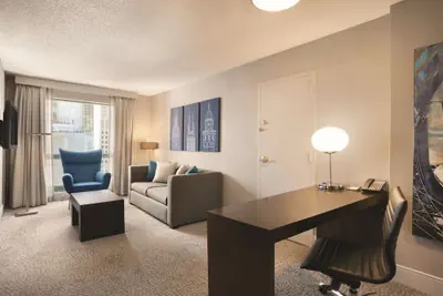 Photo 5 - Hilton Chicago/Magnificent Mile Suites