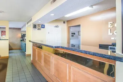 Photo 4 - Econo Lodge Inn & Suites Murfreesboro Shopping District