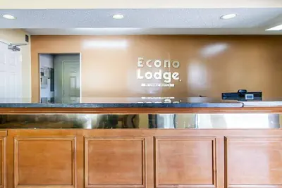 Photo 3 - Econo Lodge Inn & Suites Murfreesboro Shopping District
