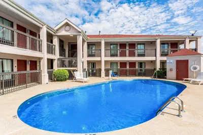 Photo 2 - Econo Lodge Inn & Suites Murfreesboro Shopping District