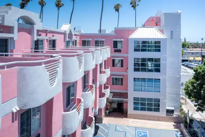 Photo 2 - Days Inn by Wyndham Santa Monica