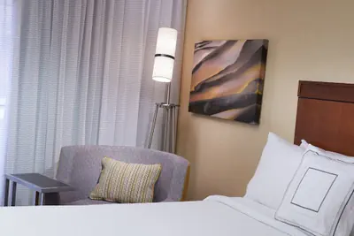 Photo 4 - Courtyard by Marriott Detroit Dearborn