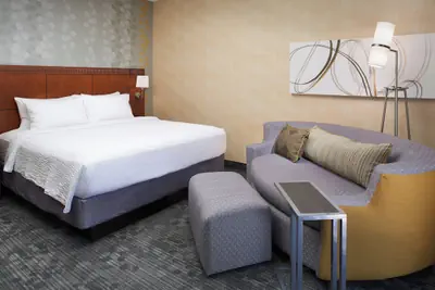 Photo 5 - Courtyard by Marriott Detroit Dearborn