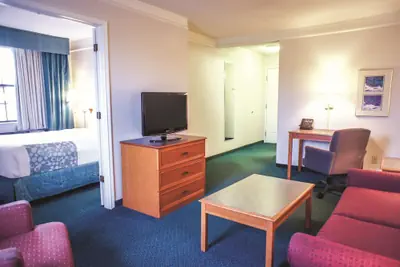 Photo 5 - La Quinta Inn by Wyndham Moline Airport