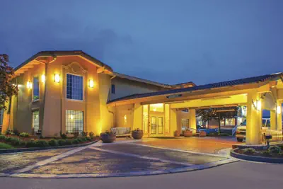 Photo 2 - La Quinta Inn by Wyndham Moline Airport