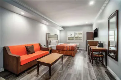 Photo 2 - Rodeway Inn & Suites Pasadena