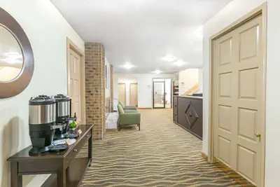 Photo 3 - Hawthorn Extended Stay by Wyndham Richardson