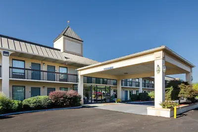 Photo 2 - Quality Inn Troutville - Roanoke North