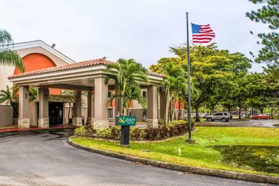 Photo 2 - Quality Suites Fort Myers I-75