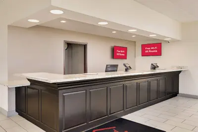 Photo 3 - Red Roof Inn Gulfport - Biloxi Airport