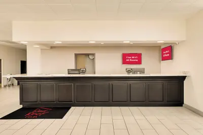 Photo 4 - Red Roof Inn Gulfport - Biloxi Airport