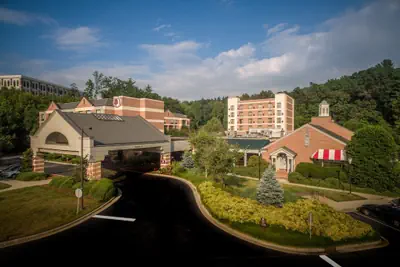 Photo 2 - DoubleTree by Hilton Asheville - Biltmore