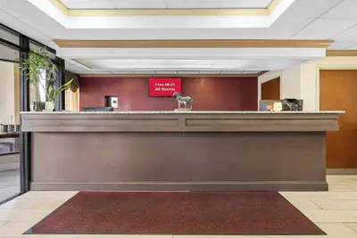 Photo 5 - Red Roof Inn & Suites Clinton, TN