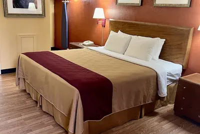 Photo 2 - Executive Inn