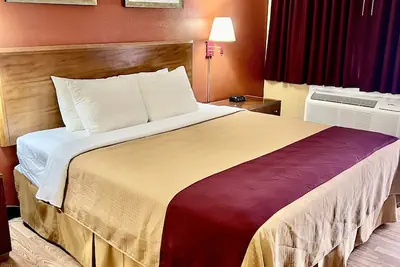 Photo 5 - Executive Inn