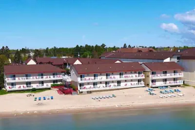 Photo 2 - Super 8 by Wyndham Mackinaw City/Beachfront Area