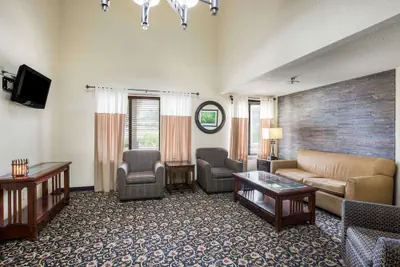 Photo 5 - Quality Inn & Suites Lawrence - University Area