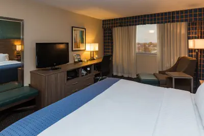Photo 3 - Holiday Inn Downtown - Mercy Area by IHG