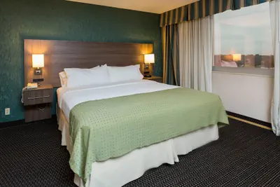 Photo 5 - Holiday Inn Downtown - Mercy Area by IHG