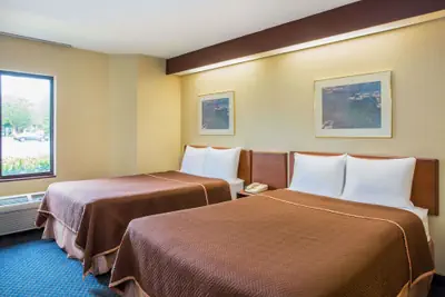 Photo 5 - Travelodge by Wyndham Fort Myers Airport