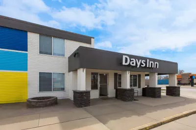 Photo 2 - Days Inn by Wyndham Pierre