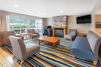 Photo 3 - Baymont by Wyndham St. Ignace Lakefront