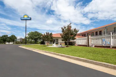 Photo 2 - Days Inn by Wyndham Augusta Wheeler Road