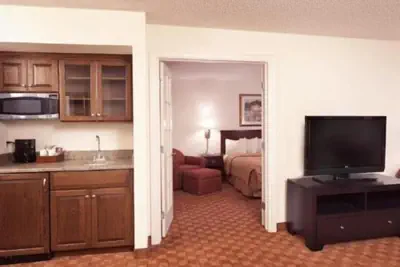 Photo 2 - Ann Arbor Regent Hotel & Suites