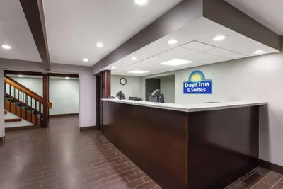 Photo 4 - Days Inn & Suites by Wyndham Wisconsin Dells
