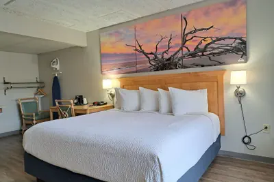 Photo 5 - Days Inn & Suites by Wyndham Jekyll Island