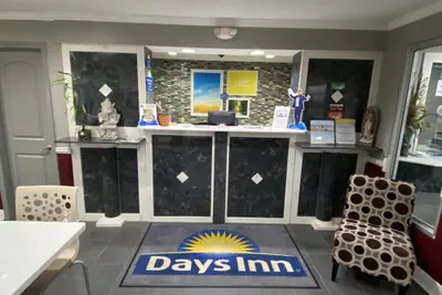 Photo 2 - Days Inn by Wyndham Forest