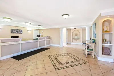 Photo 3 - Days Inn by Wyndham Reno