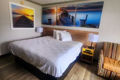 Photo 4 - Days Inn by Wyndham Washington