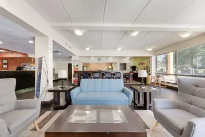 Photo 4 - Quality Inn Airport - Southeast