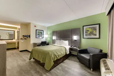 Photo 5 - Quality Inn Airport - Southeast